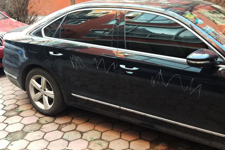 物業(yè)費(fèi)不等于保管費(fèi)，業(yè)主車輛被劃，找物業(yè)索賠被駁回！